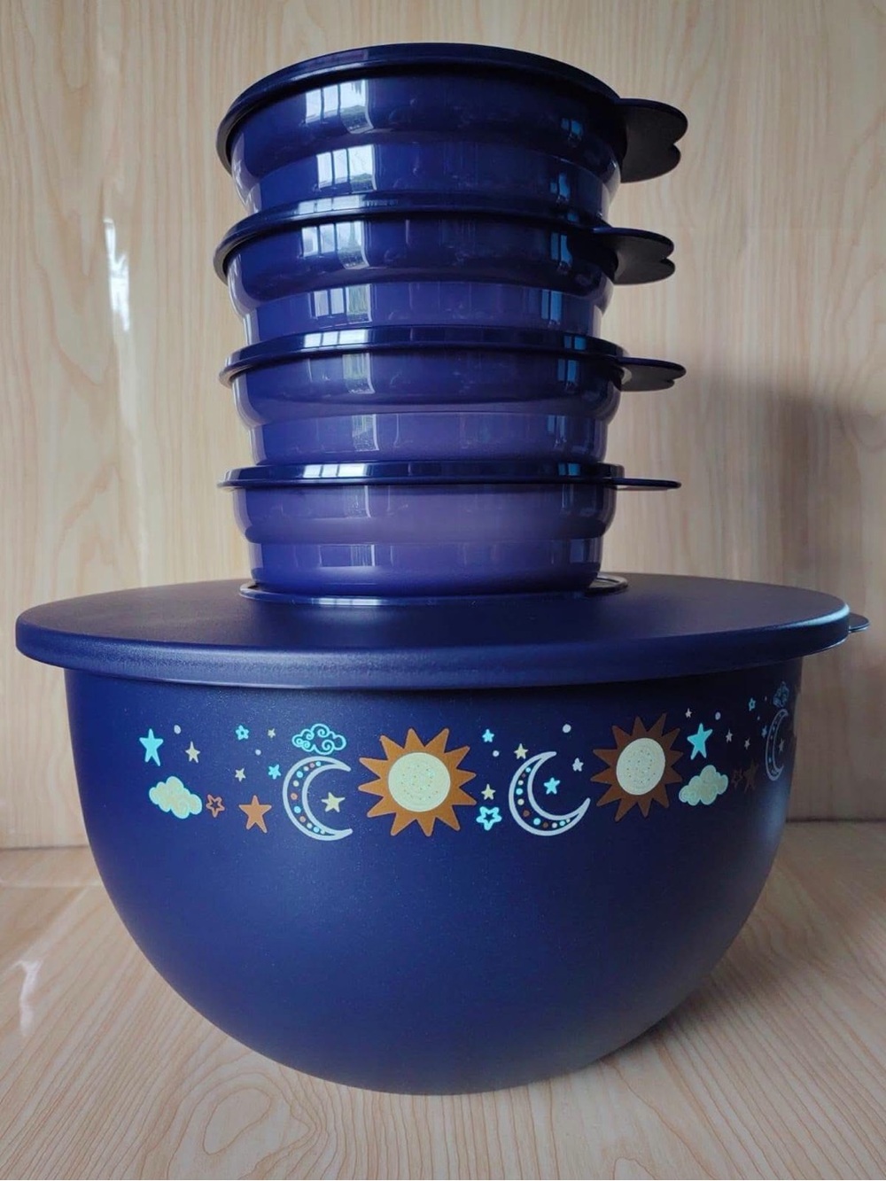 Tupperware Blue Decorative Mixing Bowl Set with Lids